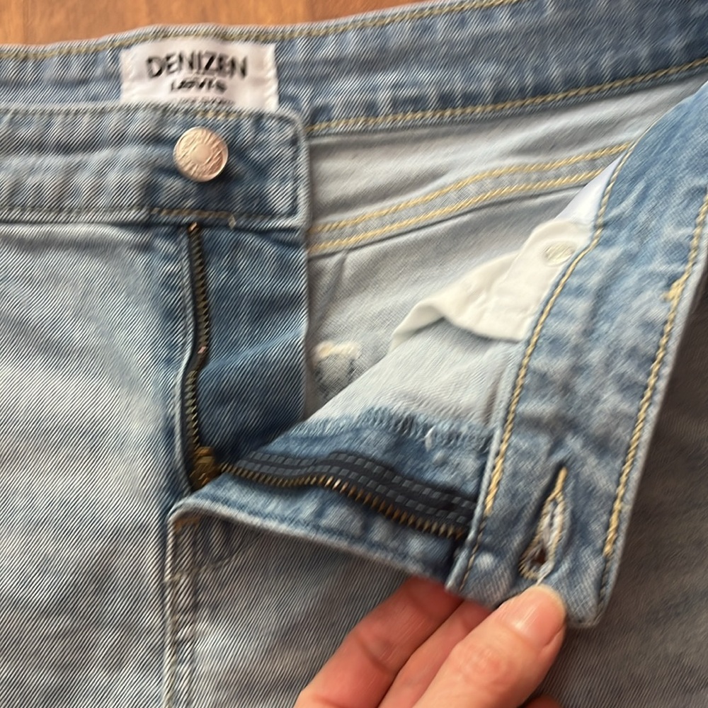 BNWOT light stone wash mid rise Levi’s shorts - Picture 5 of 16
